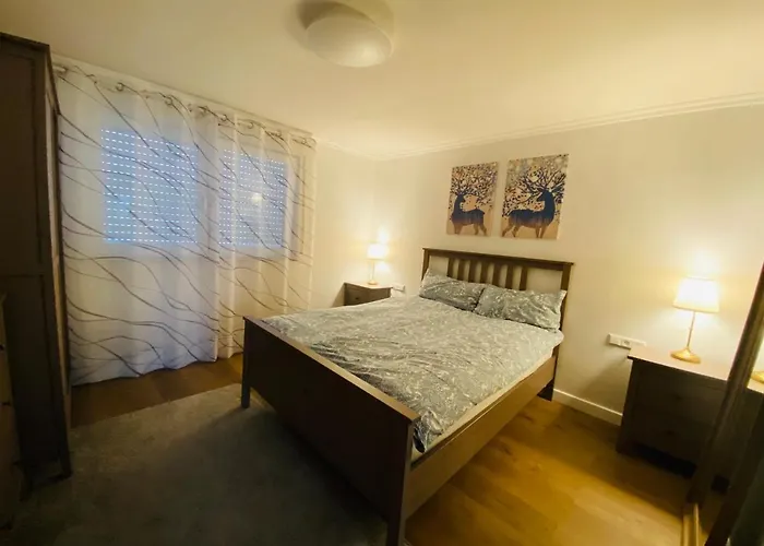 Exklusiv Moeblierte In Besten Lage Apartamento